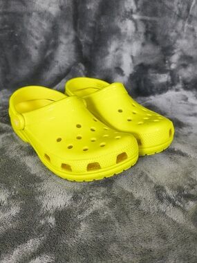 CROCS Women's Classic Clog in Bright Yellow